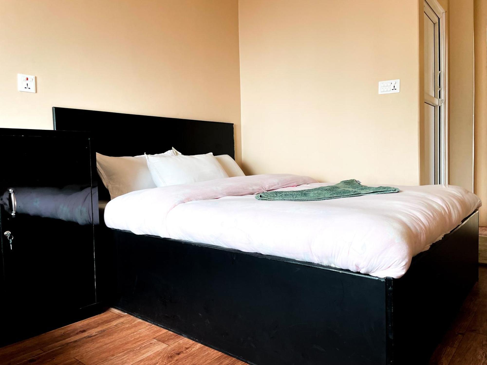 Yuriko Guest House Pokhara Ngoại thất bức ảnh