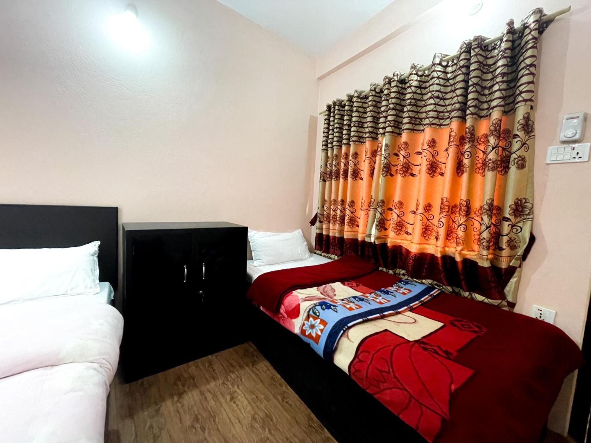 Yuriko Guest House Pokhara Ngoại thất bức ảnh